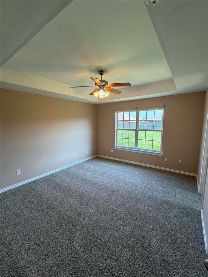 959 Raspberry St - Photo 5 of 13
