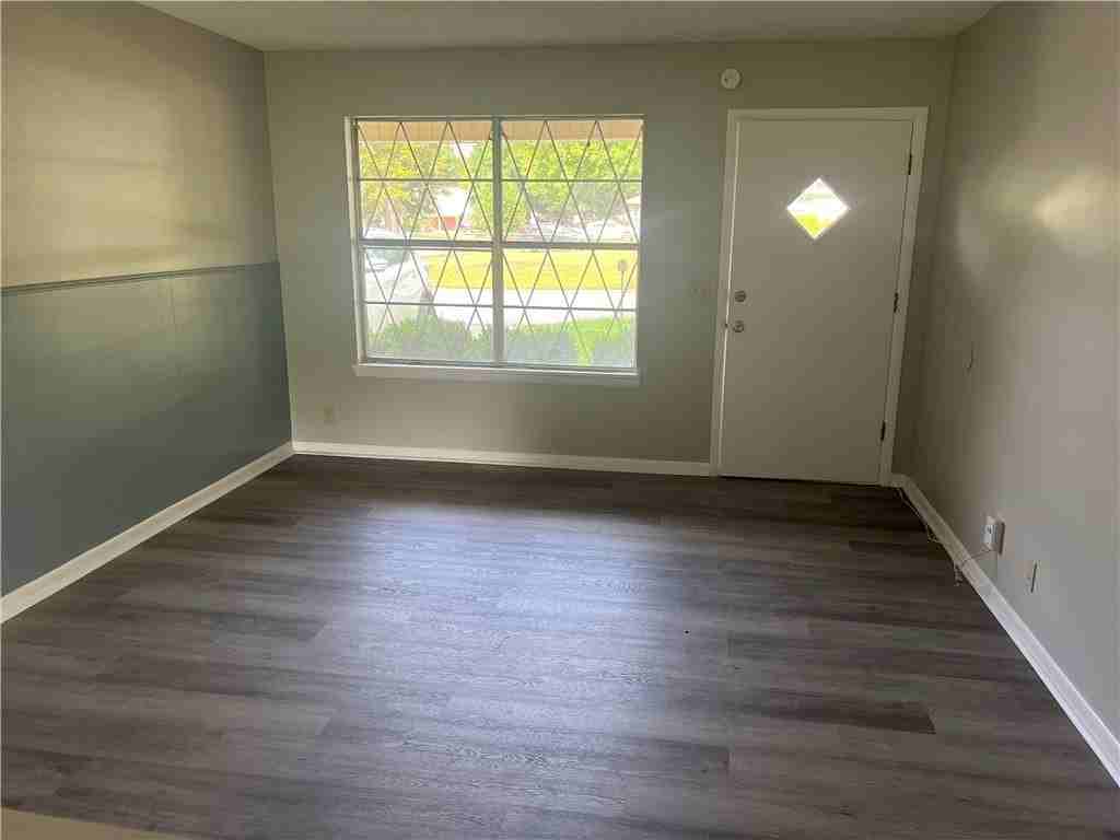 804 S 21st St - Photo 3 of 7