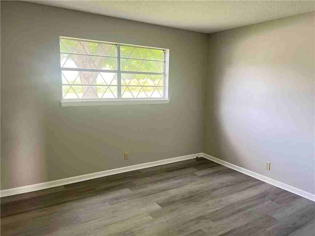 804 S 21st St - Photo 6 of 7