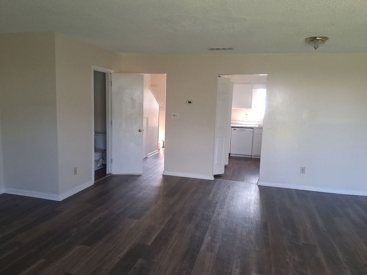 Pine Villa Town Houses - Photo 2 of 9