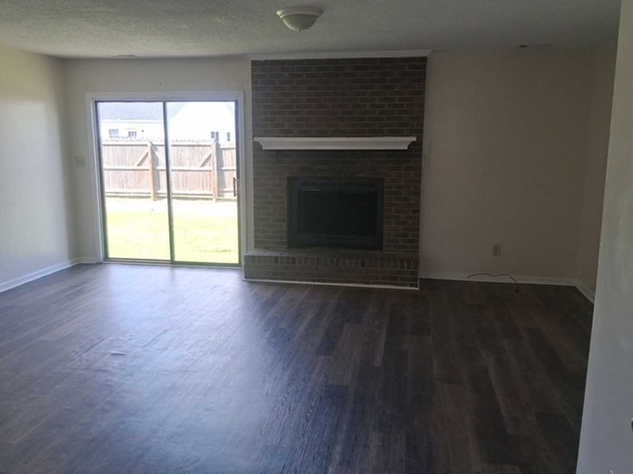 Pine Villa Town Houses - Photo 4 of 9