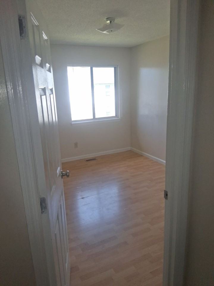 Pine Villa Town Houses - Photo 5 of 9