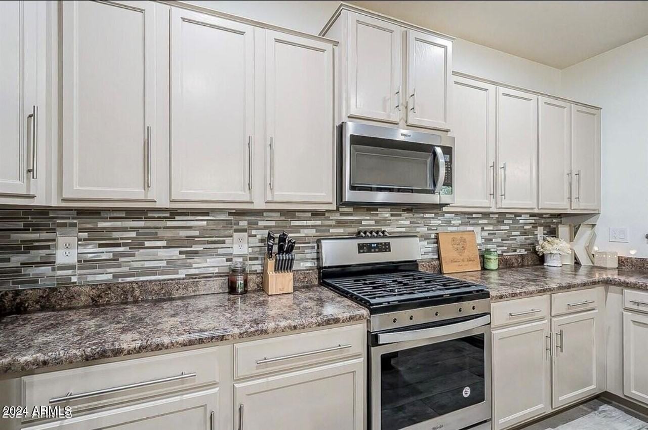 18211 W Eva St - Photo 3 of 33