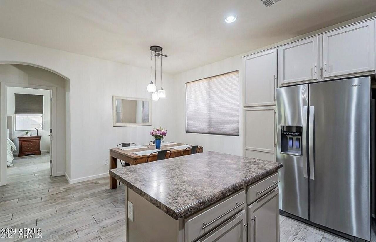 18211 W Eva St - Photo 4 of 33