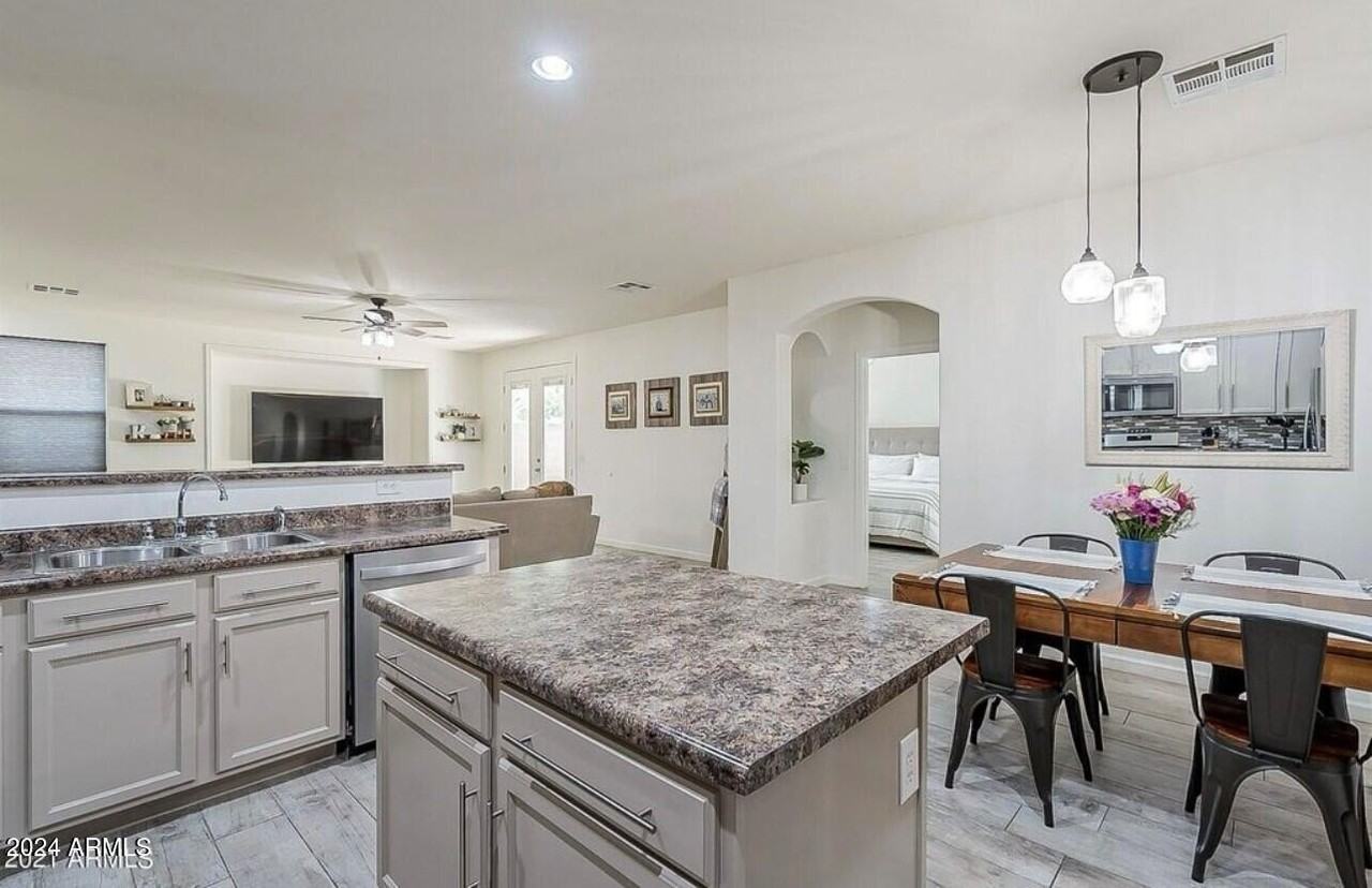 18211 W Eva St - Photo 5 of 33