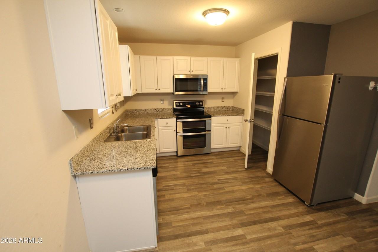 322 E Bobcat Pl - Photo 6 of 28