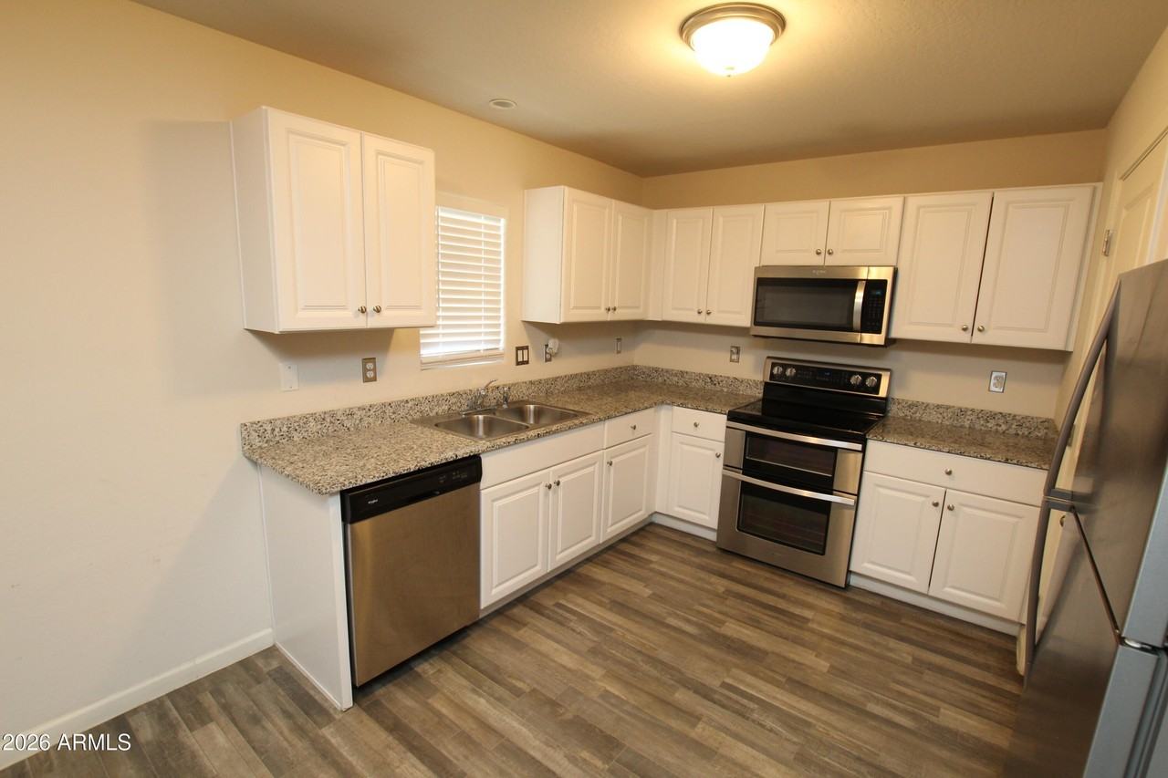322 E Bobcat Pl - Photo 7 of 28