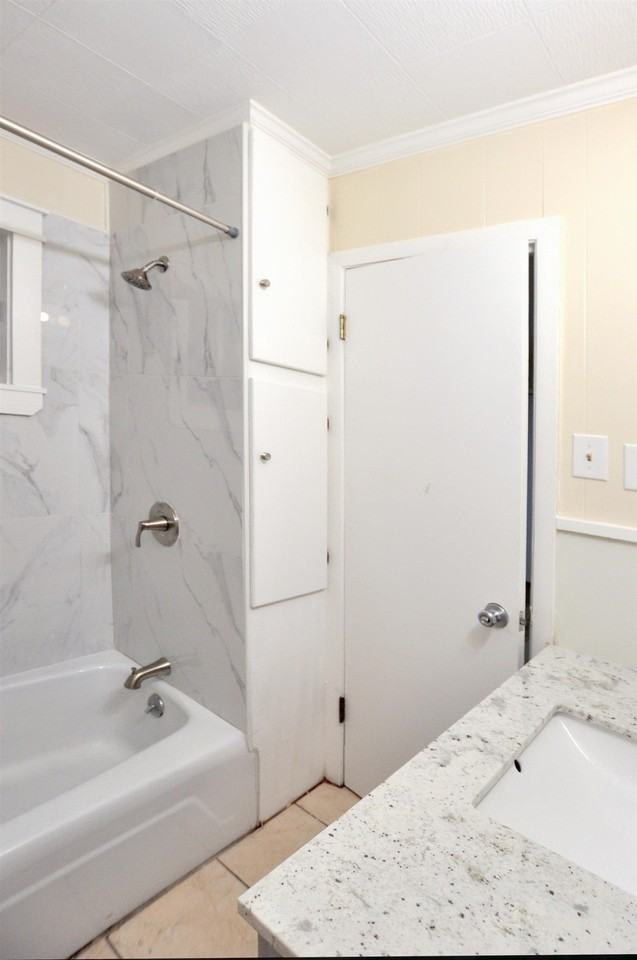 1011 People St #C - Photo 6 of 9