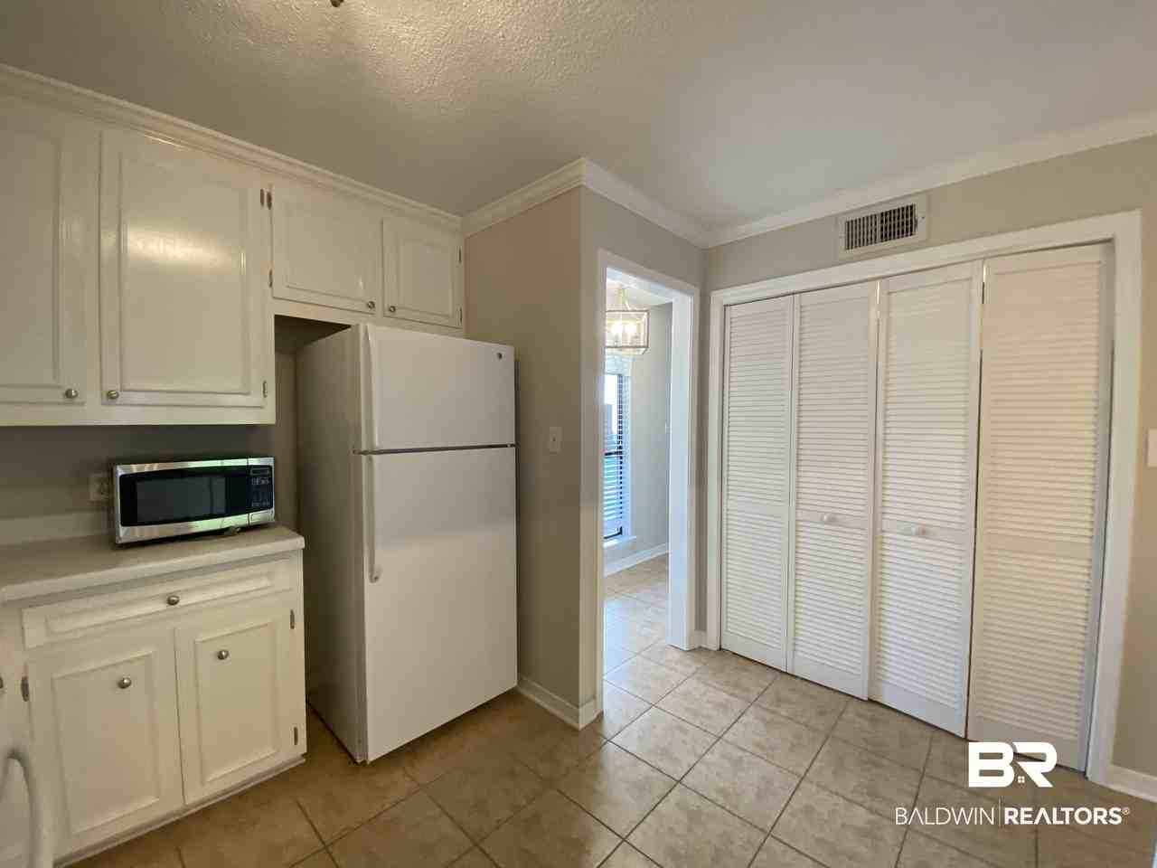 28 Lake Shore Dr - Photo 4 of 21