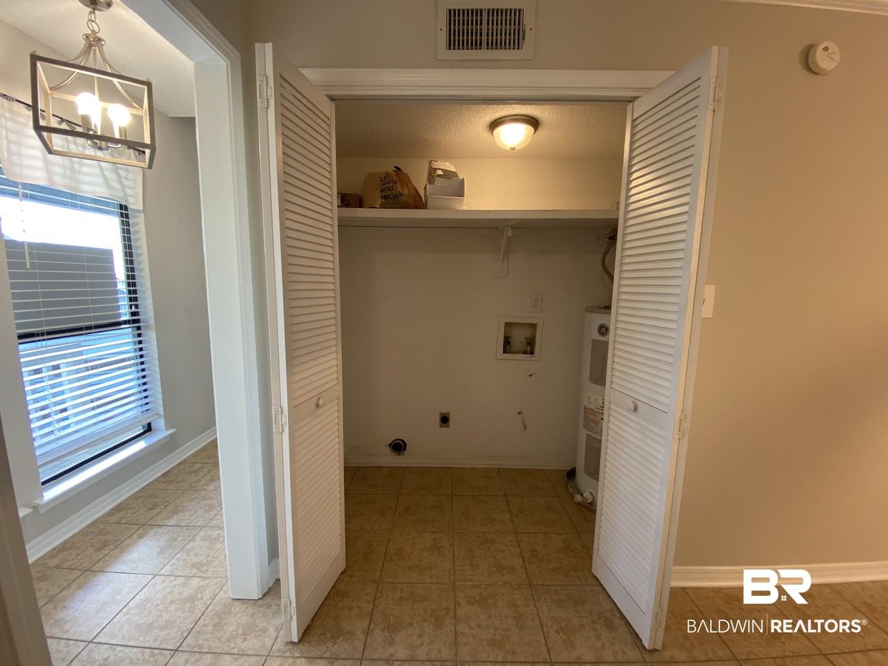 28 Lake Shore Dr - Photo 5 of 21