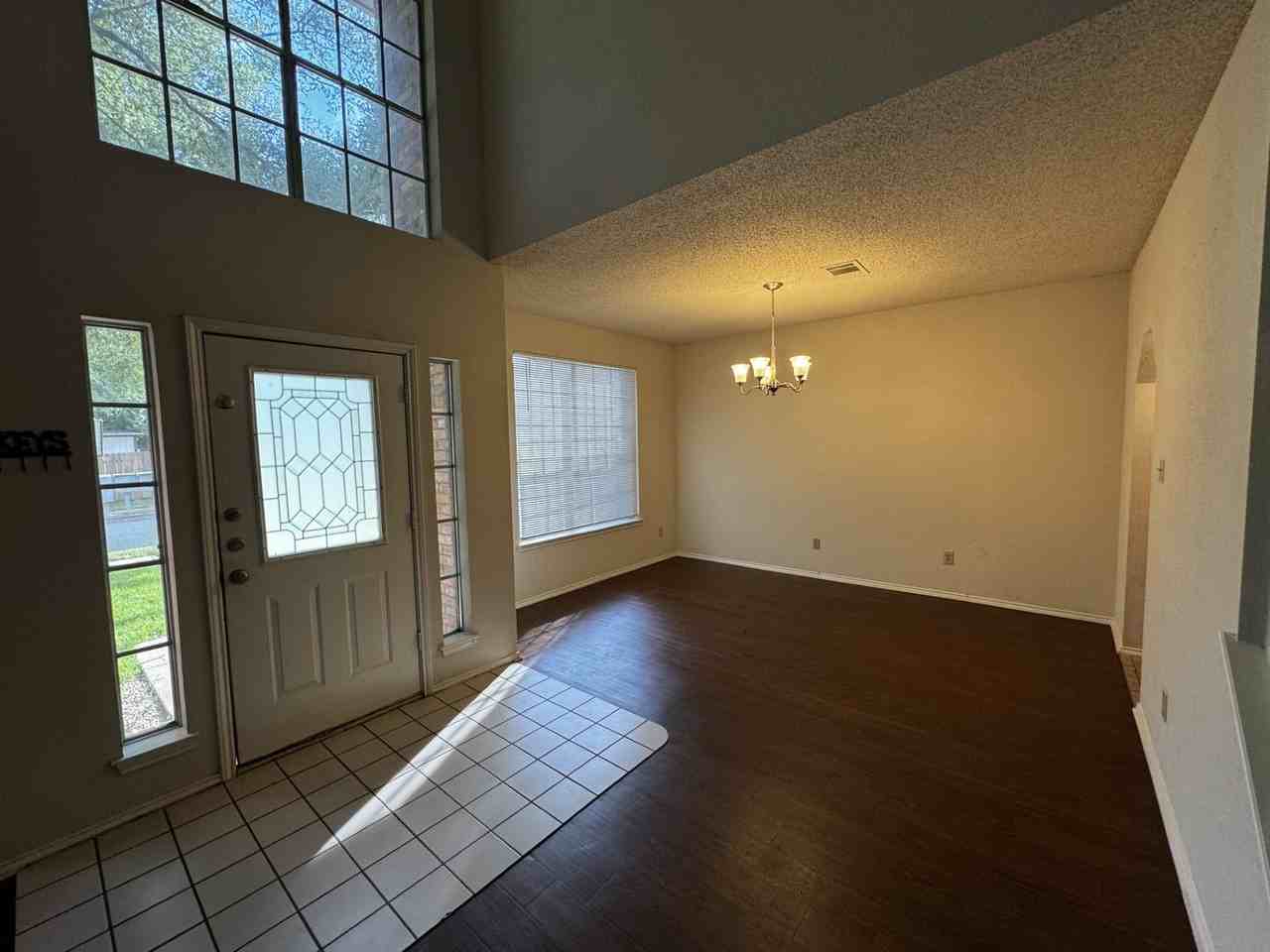 8011 Doe Meadow Dr - Photo 2 of 6