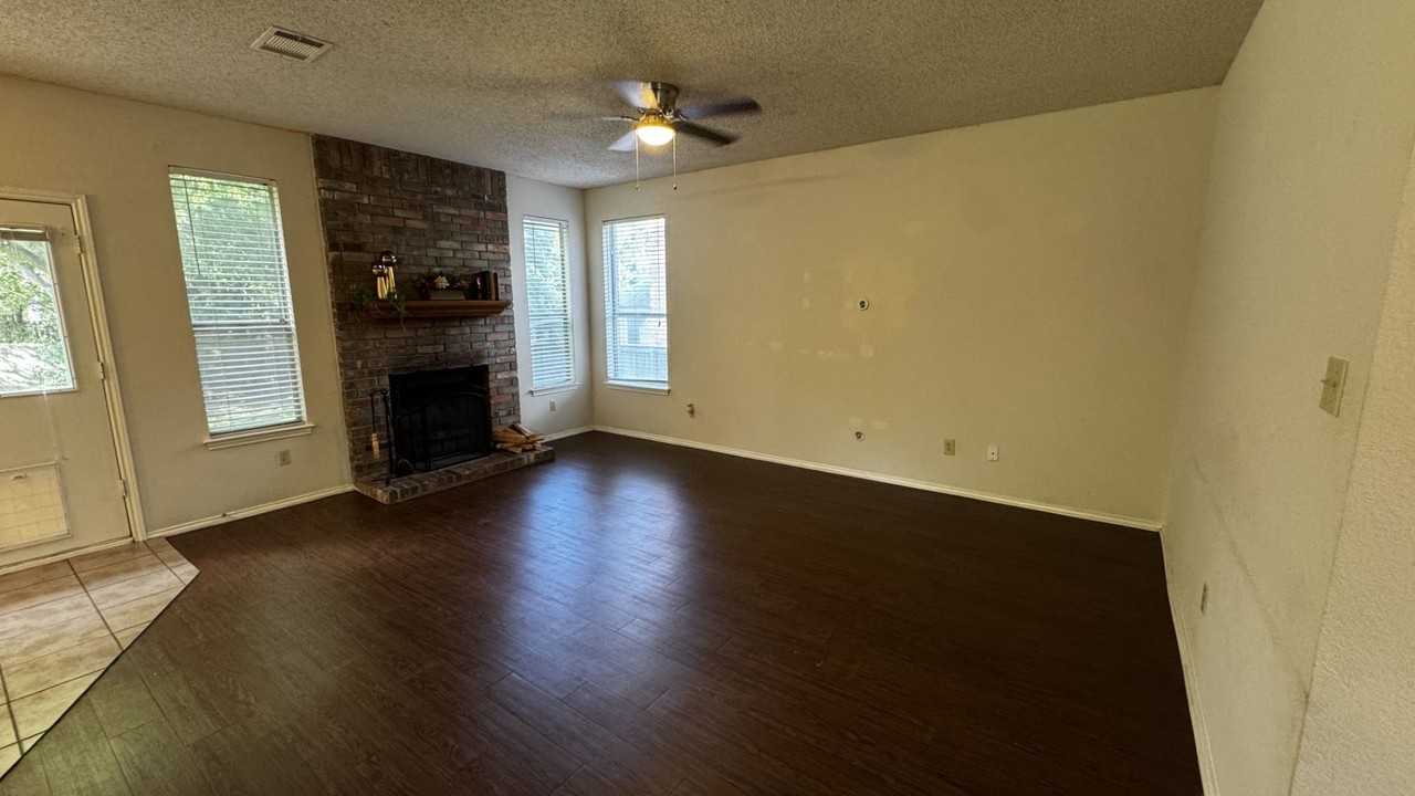 8011 Doe Meadow Dr - Photo 3 of 6