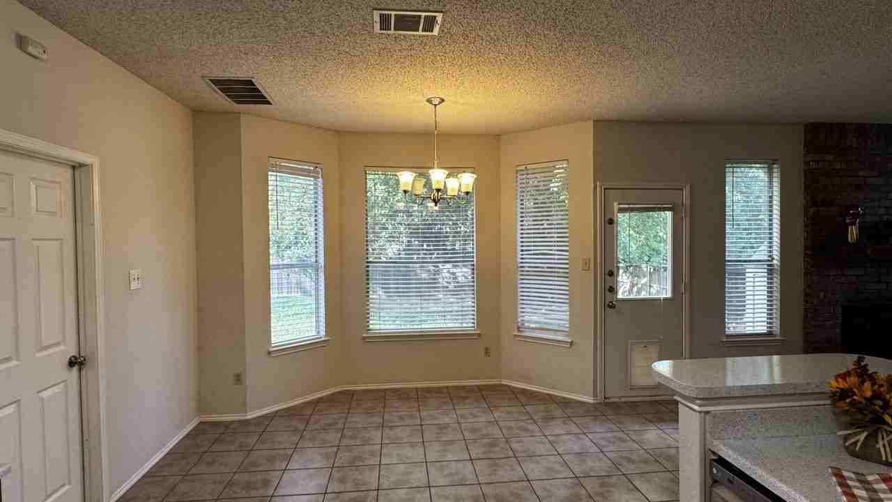 8011 Doe Meadow Dr - Photo 5 of 6
