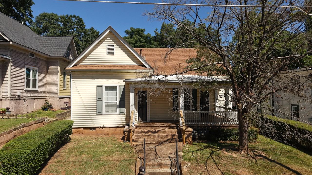 227 Hendrix Ave Sw #B - Photo 2 of 15