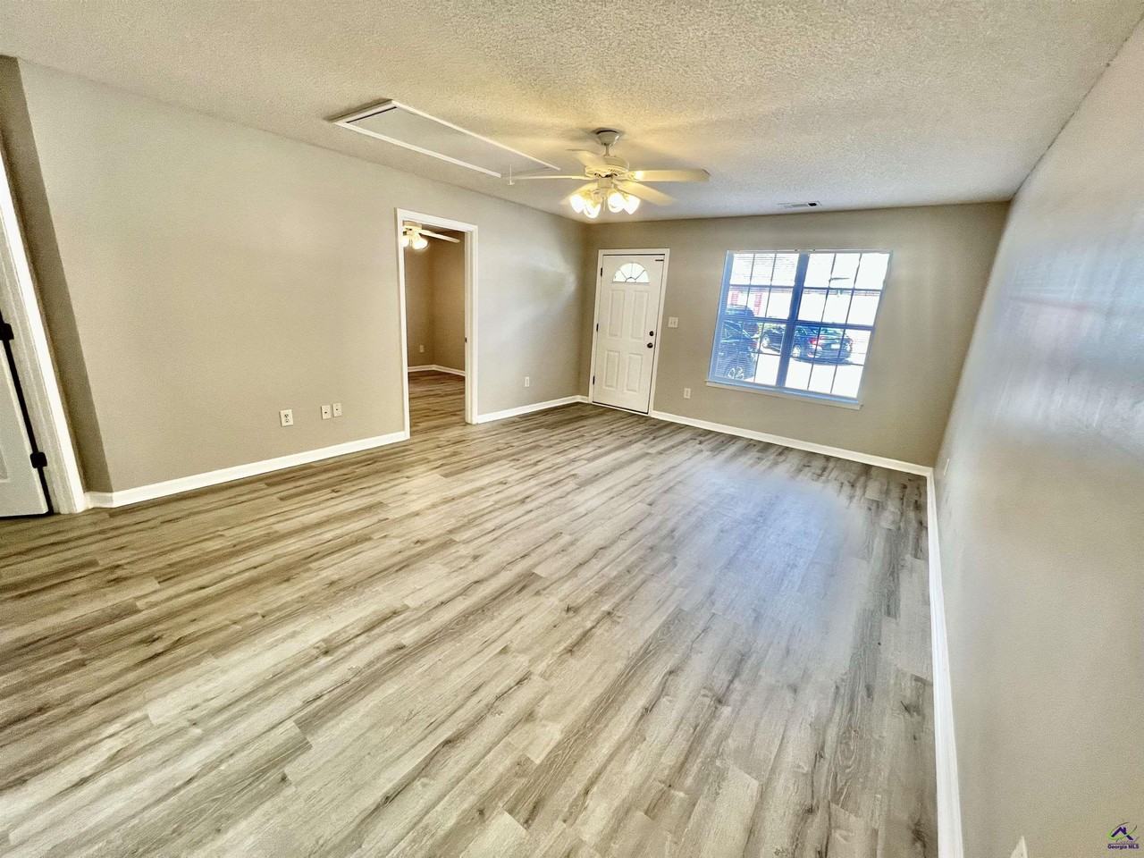 246 Katelyn Cir - Photo 3 of 17