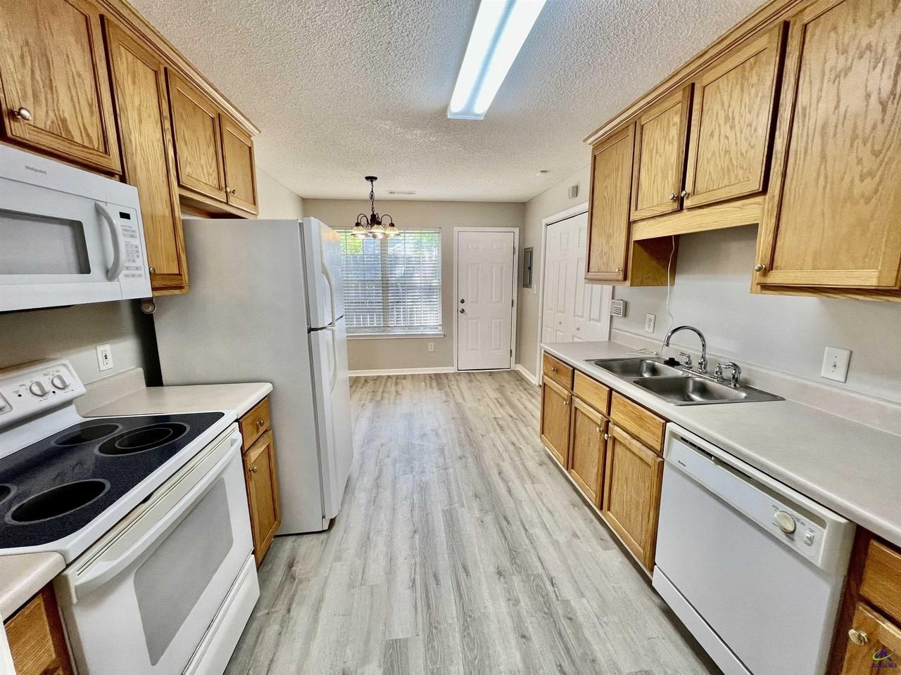246 Katelyn Cir - Photo 4 of 17