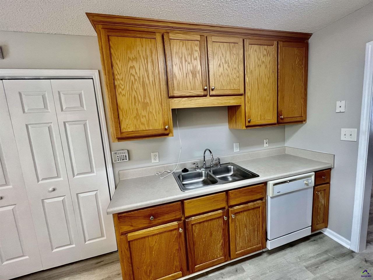 246 Katelyn Cir - Photo 6 of 17