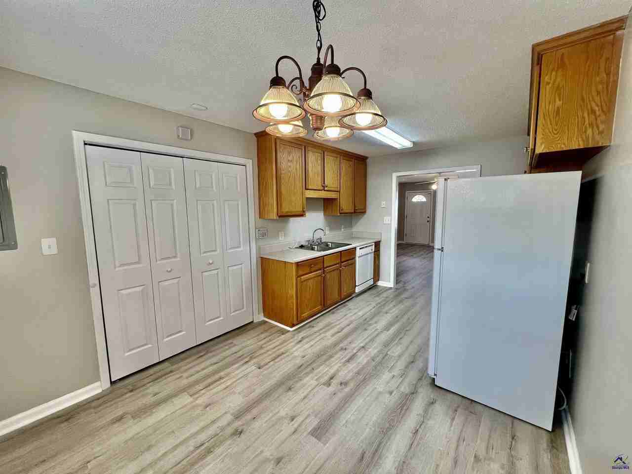 246 Katelyn Cir - Photo 7 of 17