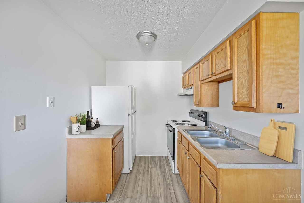 204 N East St #10 - Photo 5 of 9