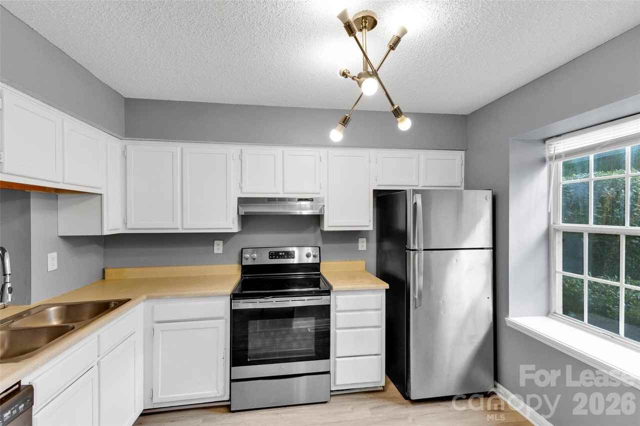 619 Lex Dr - Photo 2 of 17