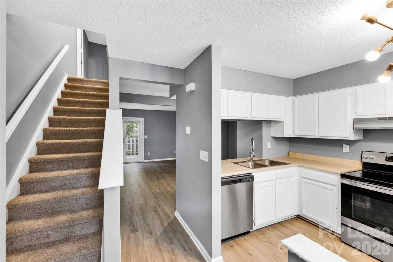 619 Lex Dr - Photo 3 of 17