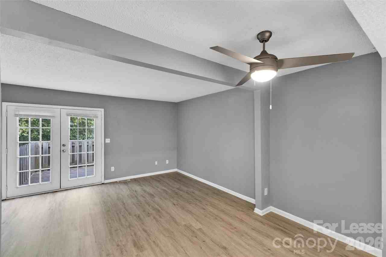 619 Lex Dr - Photo 5 of 17