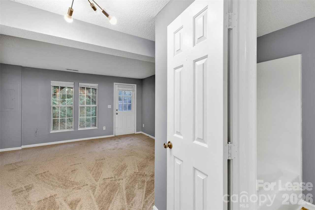 619 Lex Dr - Photo 6 of 17