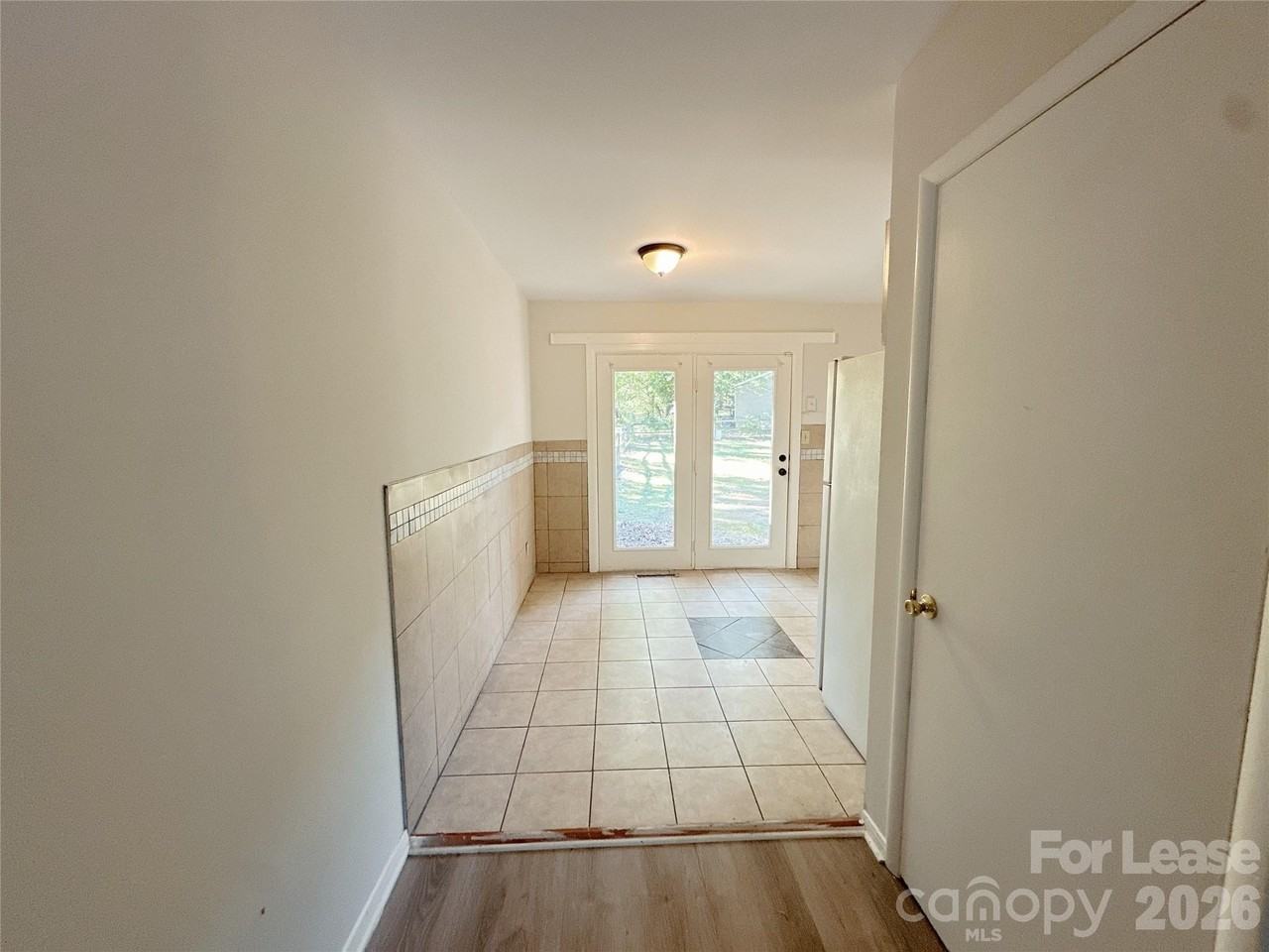 5006 Malibu Dr - Photo 3 of 7