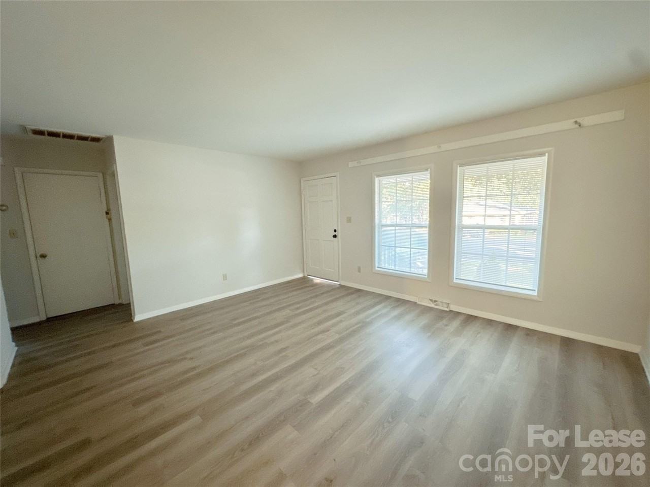 5006 Malibu Dr - Photo 4 of 7