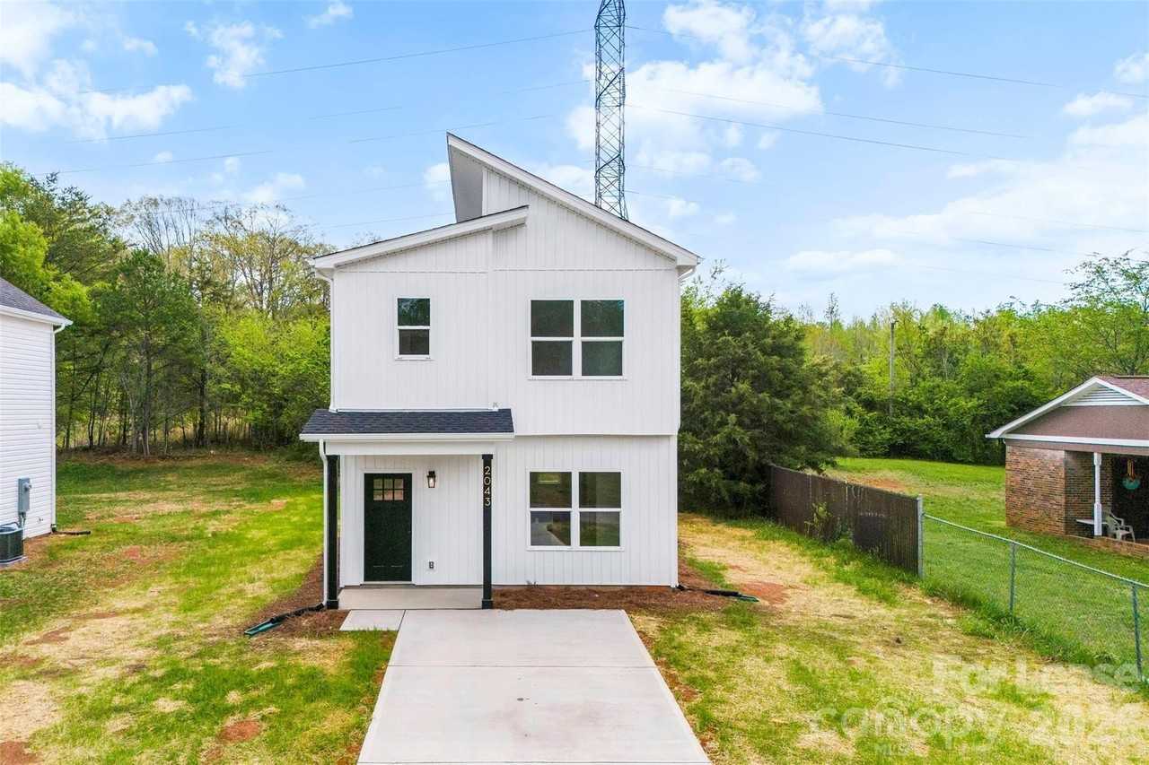 2043 Green Oak Dr