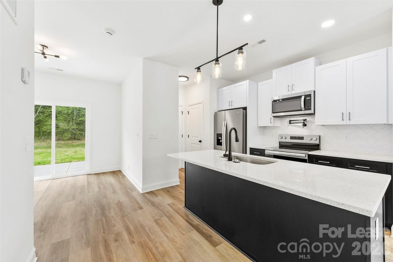 2043 Green Oak Dr - Photo 2 of 19