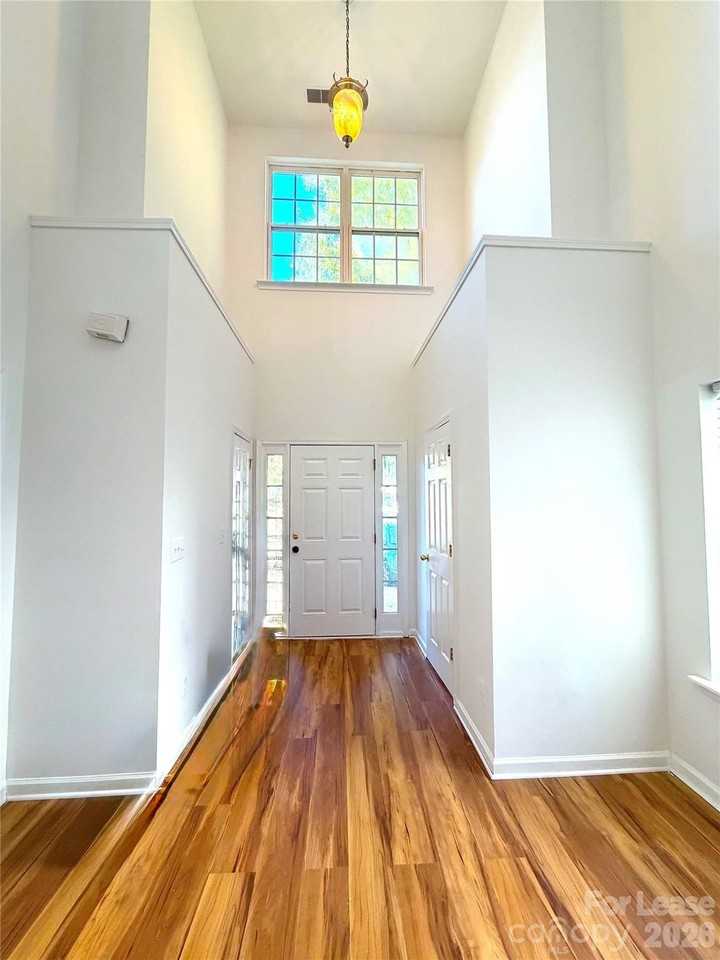 4058 Glenlea Commons Dr - Photo 4 of 35