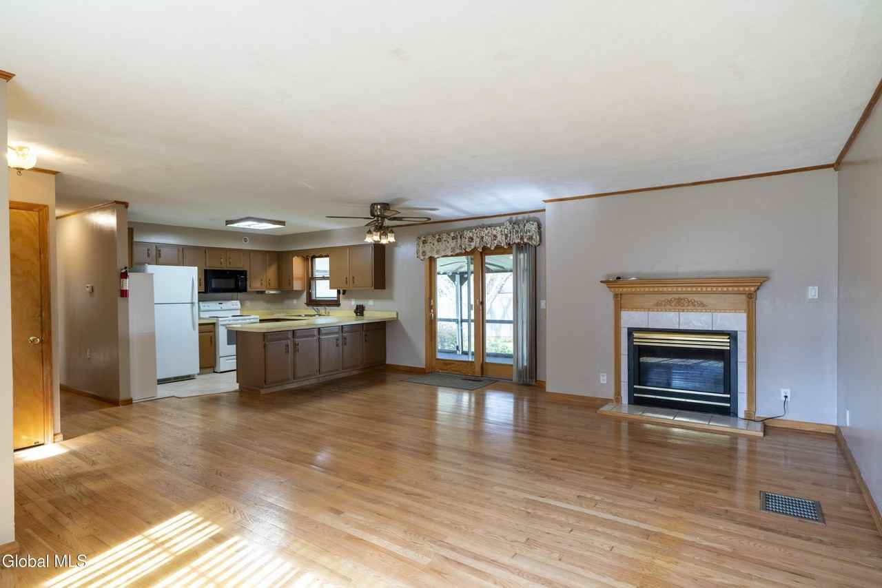 11 Keyes St - Photo 6 of 27