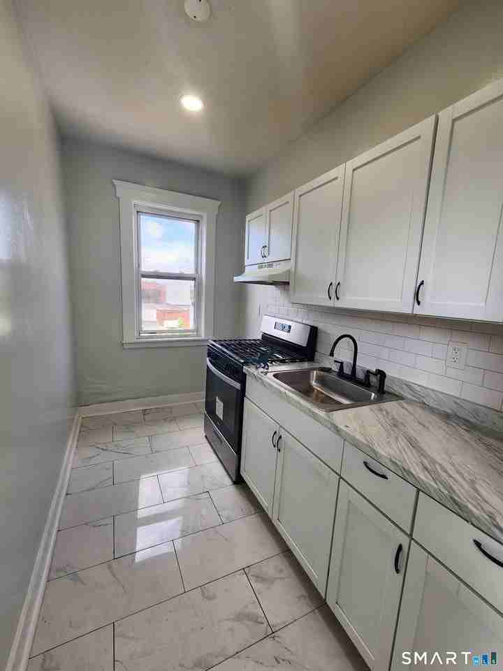 648 Ferry St #3 - Photo 4 of 13