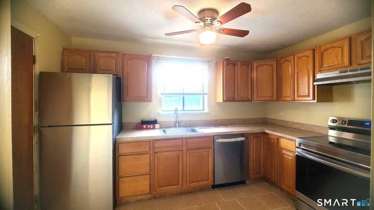 285 High Path Rd #285 - Photo 3 of 10
