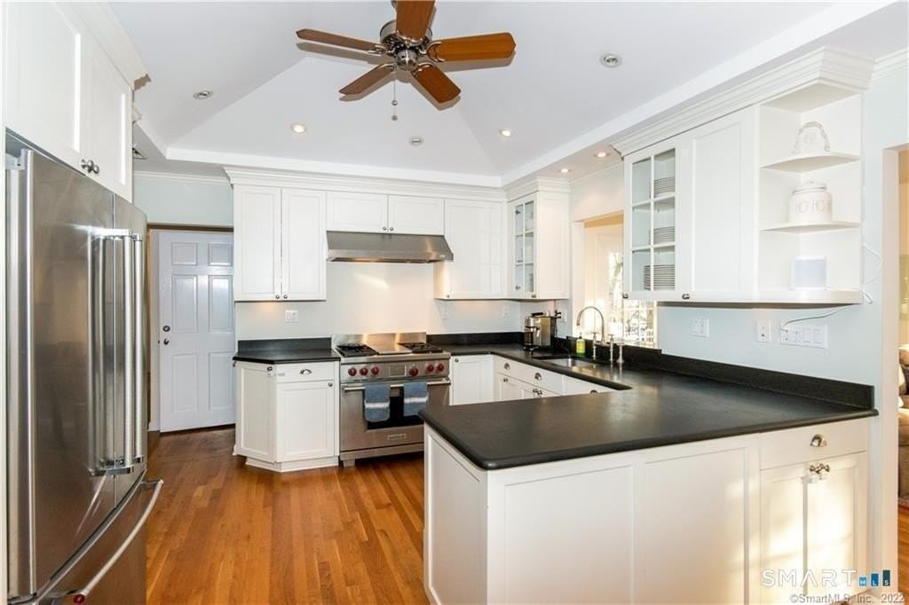 16 Lawn St - Photo 5 of 17