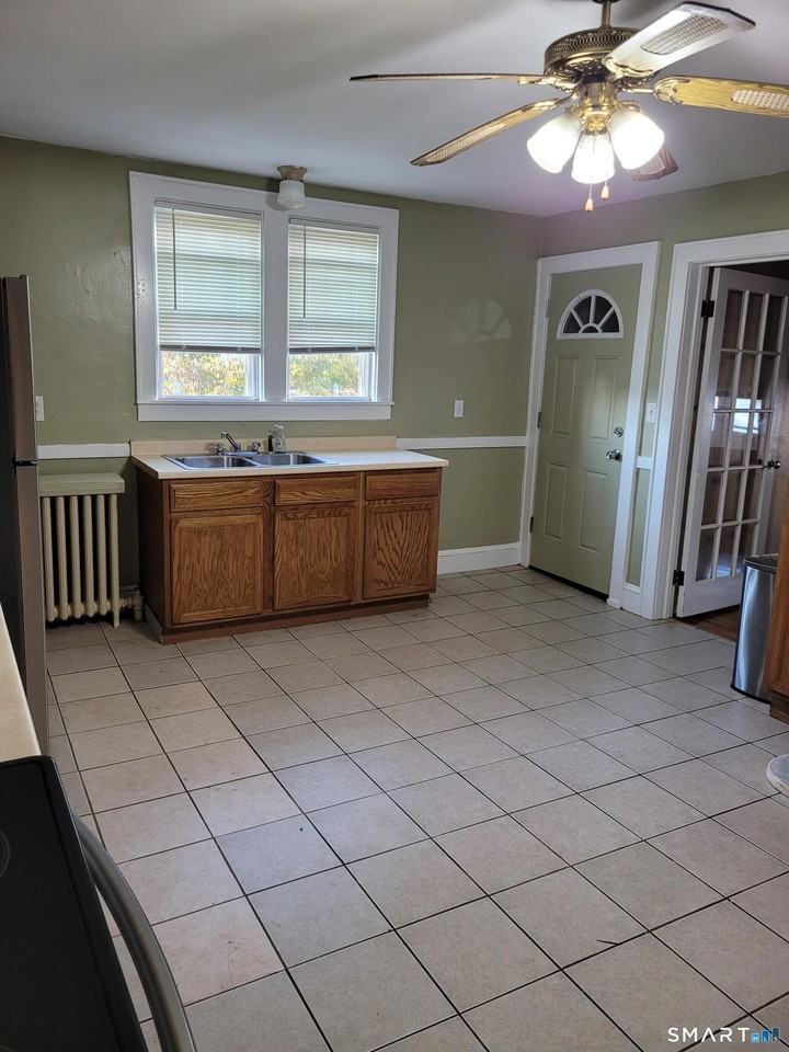 105 Windsor St #2ndFL - Photo 2 of 10