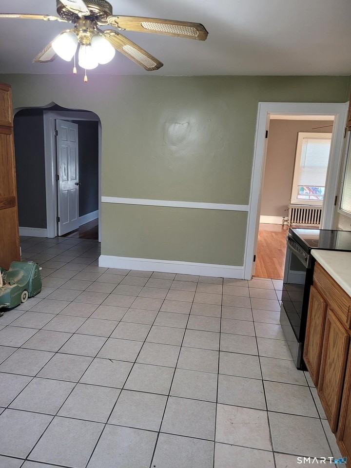 105 Windsor St #2ndFL - Photo 3 of 10