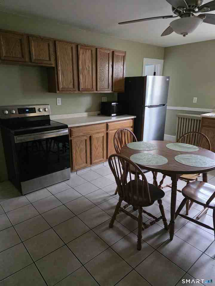105 Windsor St #2ndFL - Photo 7 of 10