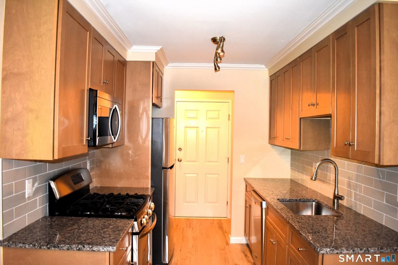 24 Teresa Pl #24 - Photo 2 of 18