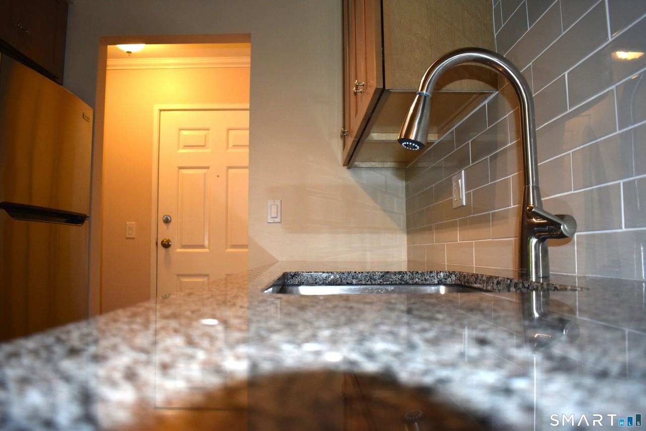24 Teresa Pl #24 - Photo 4 of 18