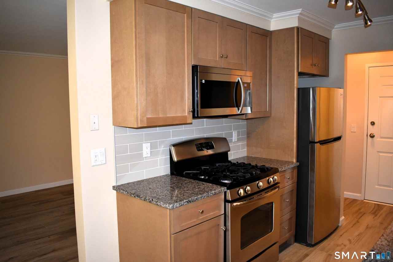 24 Teresa Pl #24 - Photo 5 of 18