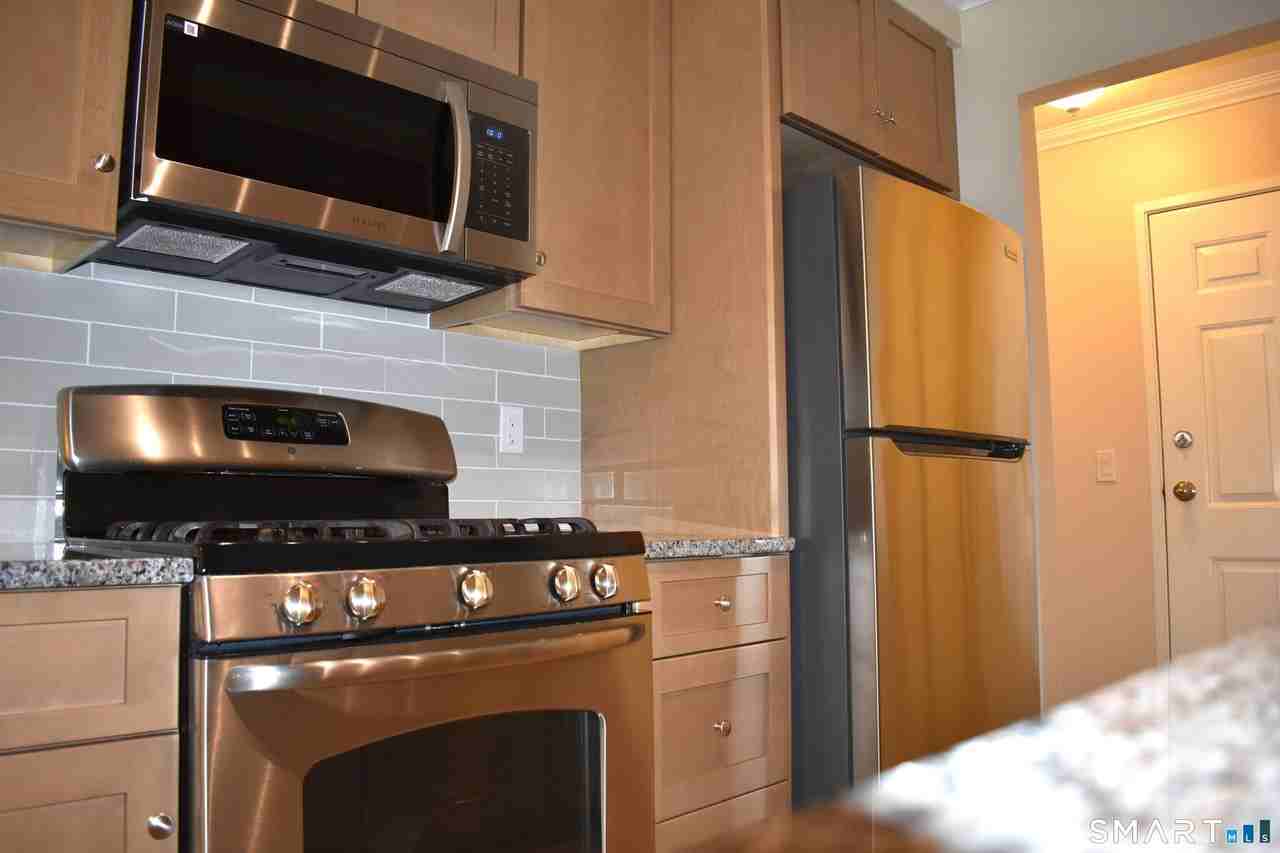 24 Teresa Pl #24 - Photo 6 of 18