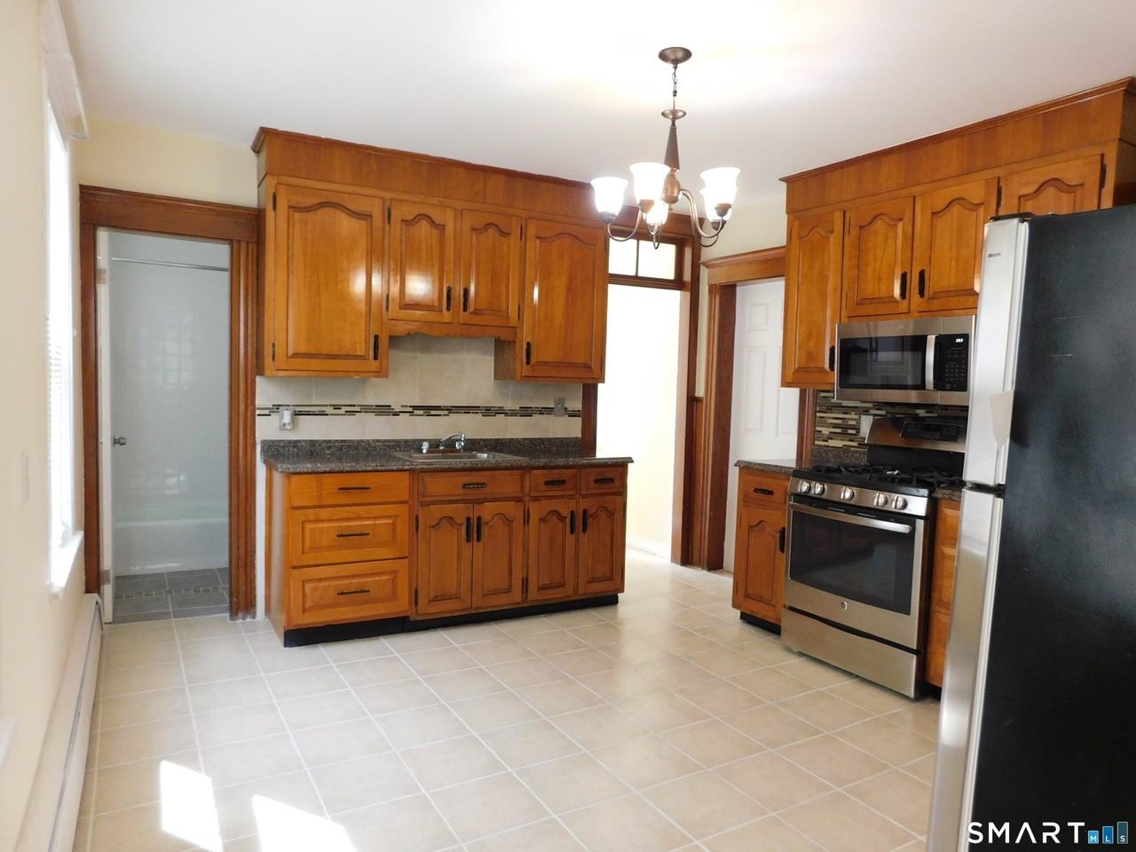 129 Kent Ave - Photo 2 of 7