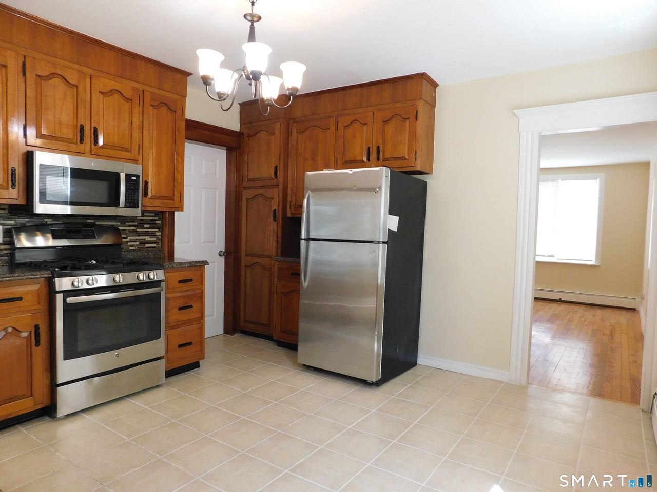 129 Kent Ave - Photo 3 of 7