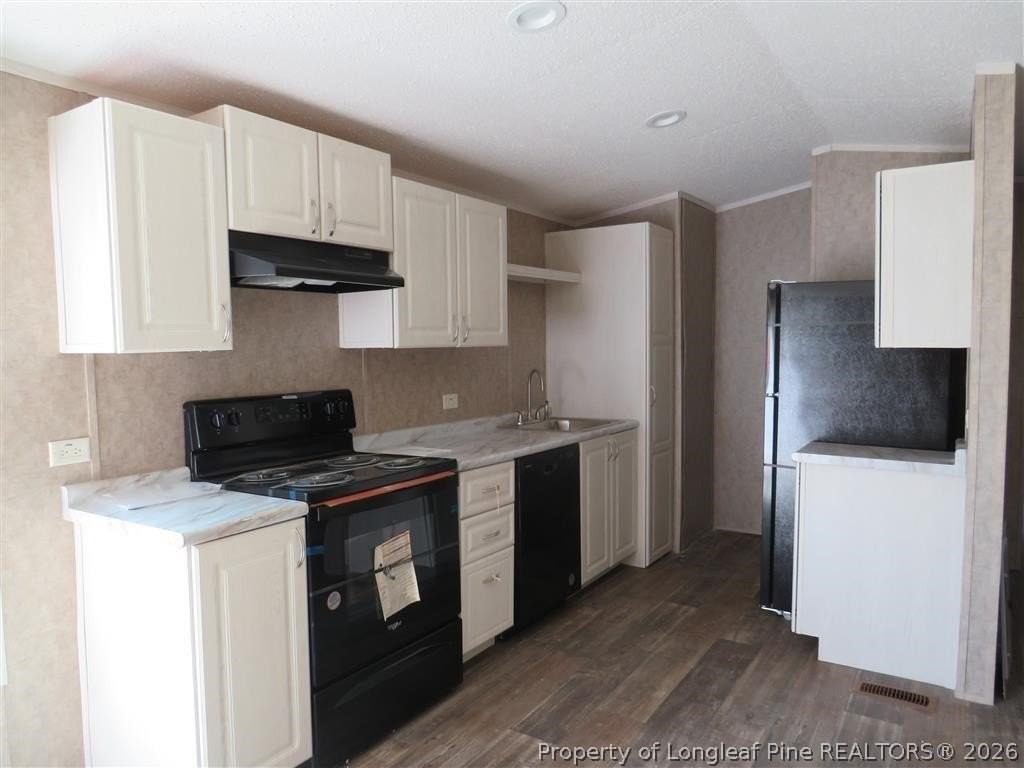 1638 Buzz Dr - Photo 2 of 10