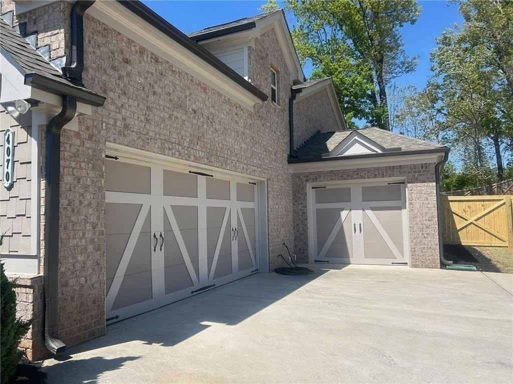 4070 Mayhill Cir - Photo 2 of 23