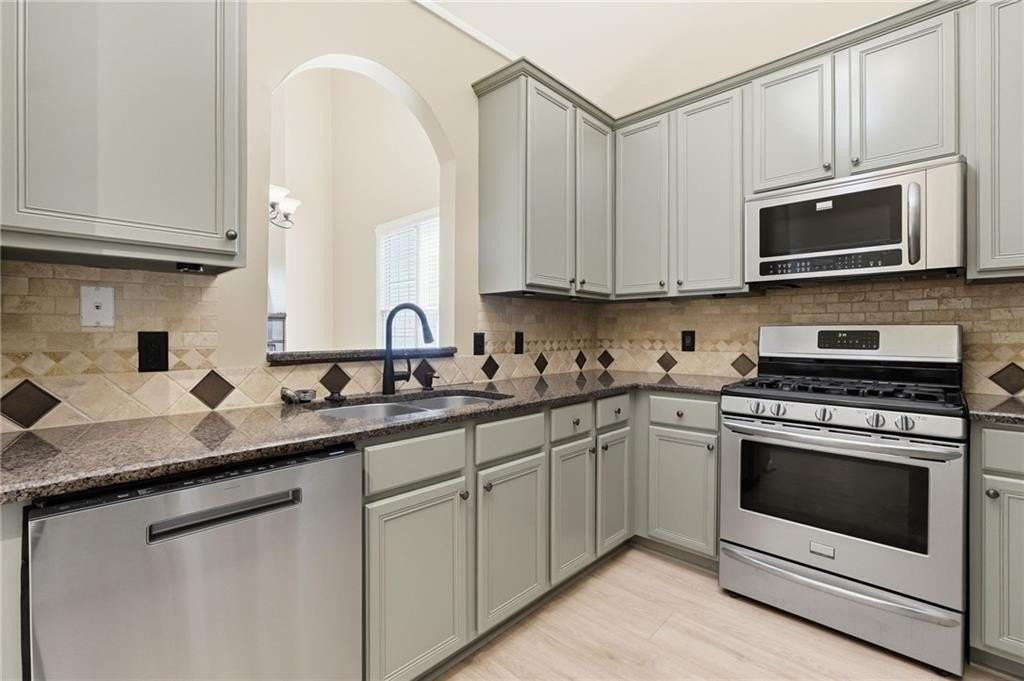 726 Gardenside Cir Se - Photo 3 of 32