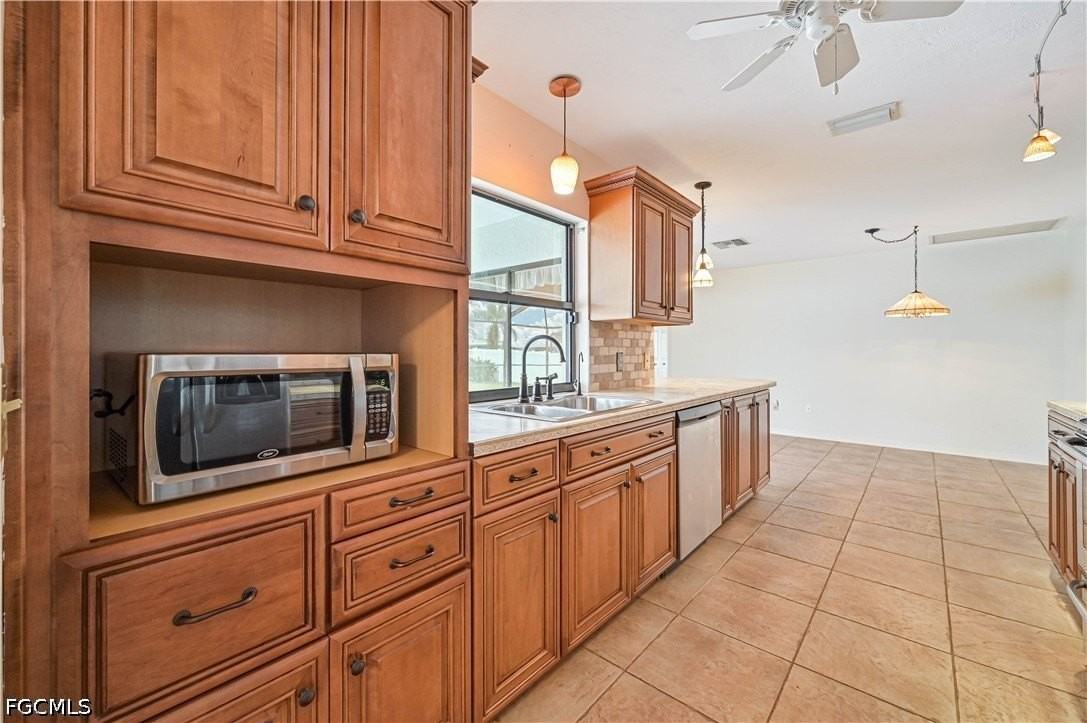 634 Se 32nd St - Photo 5 of 36