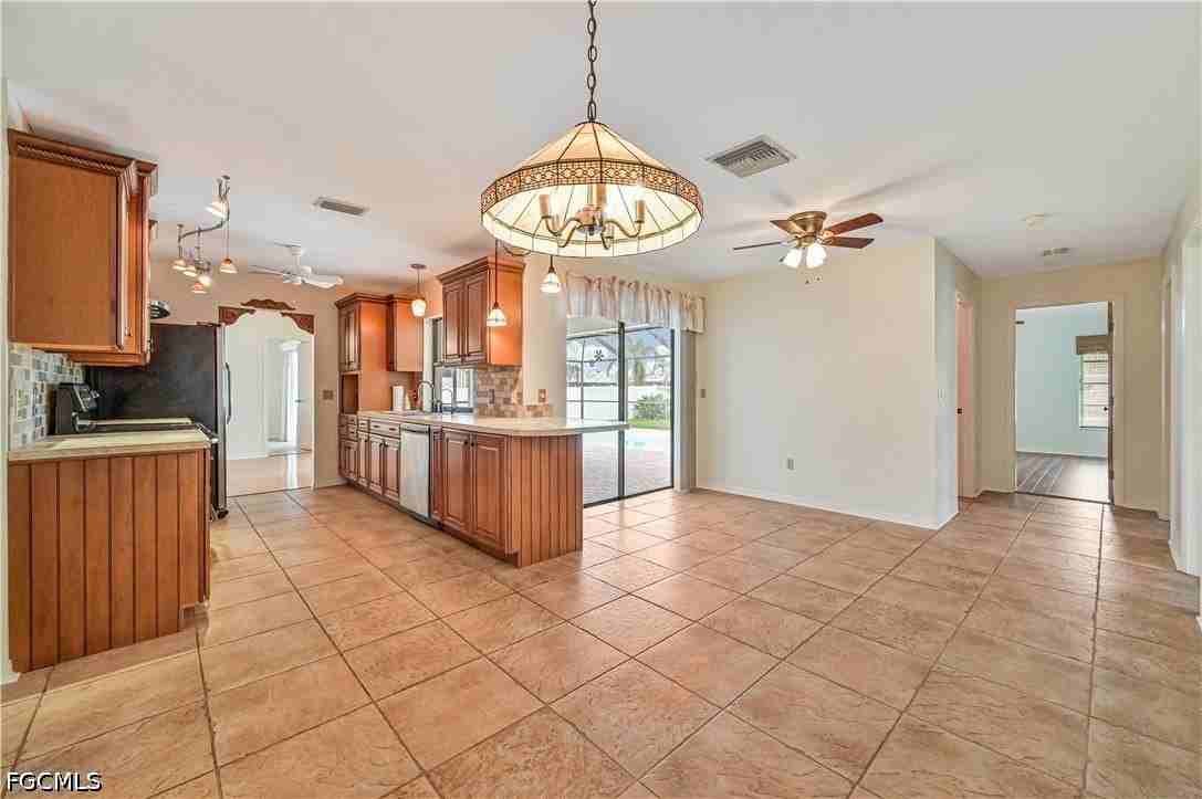 634 Se 32nd St - Photo 6 of 36